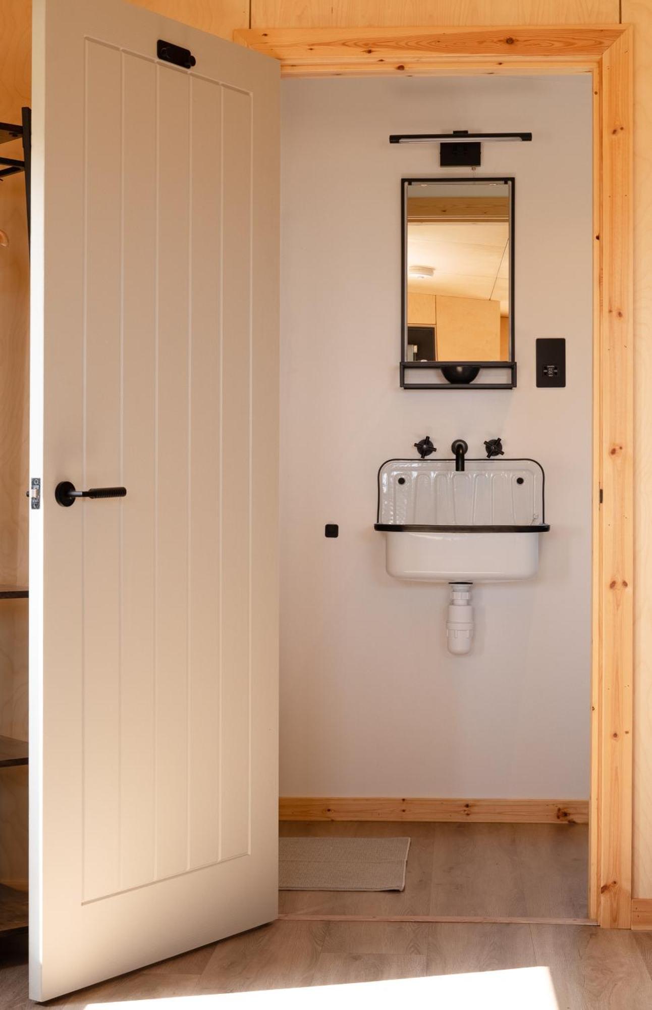 Rustic Cabins, Sea Views From Rewilded Farm With Highland Cows เซนต์แอนดรูว์ ภายนอก รูปภาพ