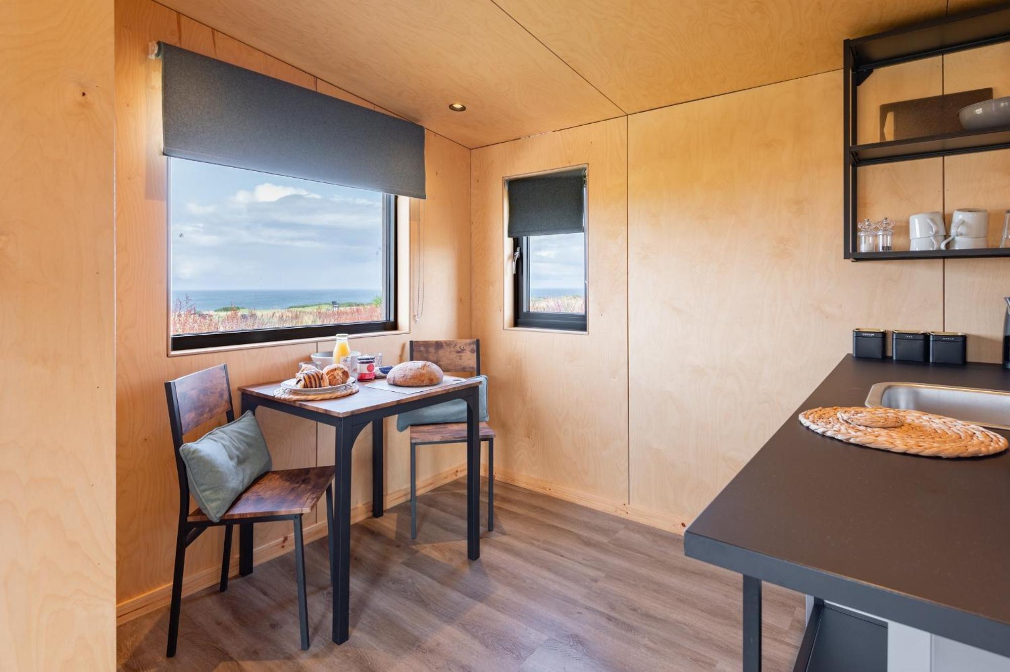 Rustic Cabins, Sea Views From Rewilded Farm With Highland Cows เซนต์แอนดรูว์ ภายนอก รูปภาพ
