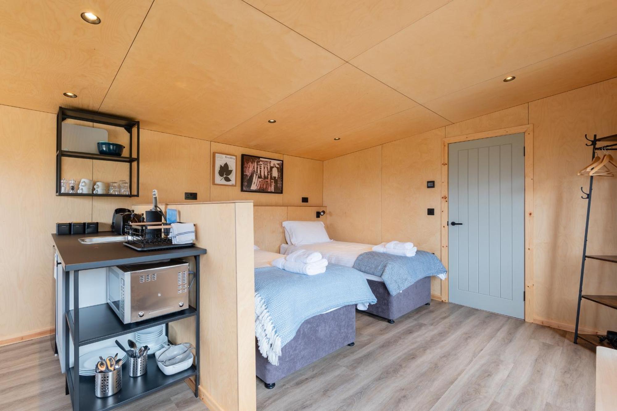 Rustic Cabins, Sea Views From Rewilded Farm With Highland Cows เซนต์แอนดรูว์ ภายนอก รูปภาพ