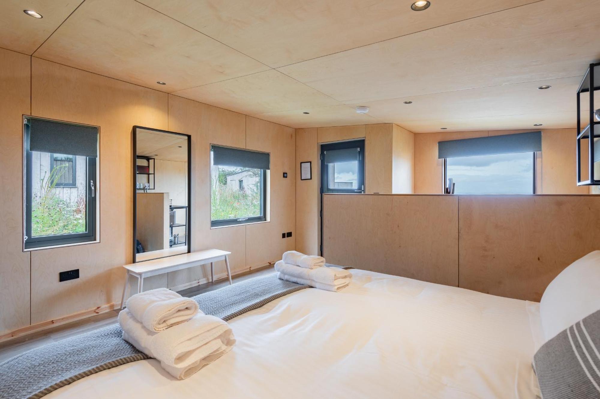 Rustic Cabins, Sea Views From Rewilded Farm With Highland Cows เซนต์แอนดรูว์ ภายนอก รูปภาพ