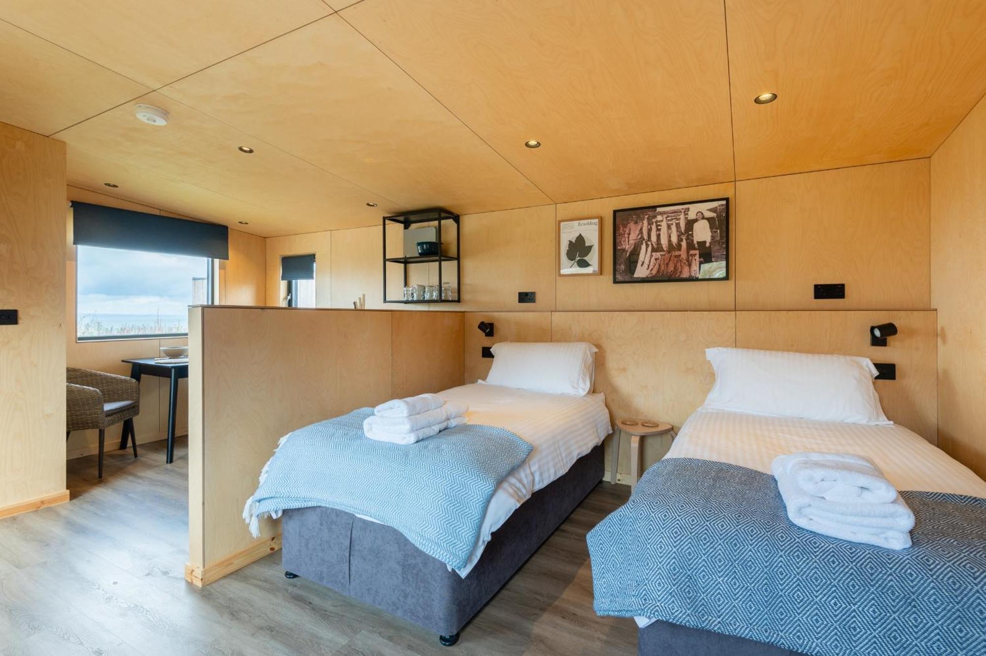 Rustic Cabins, Sea Views From Rewilded Farm With Highland Cows เซนต์แอนดรูว์ ภายนอก รูปภาพ