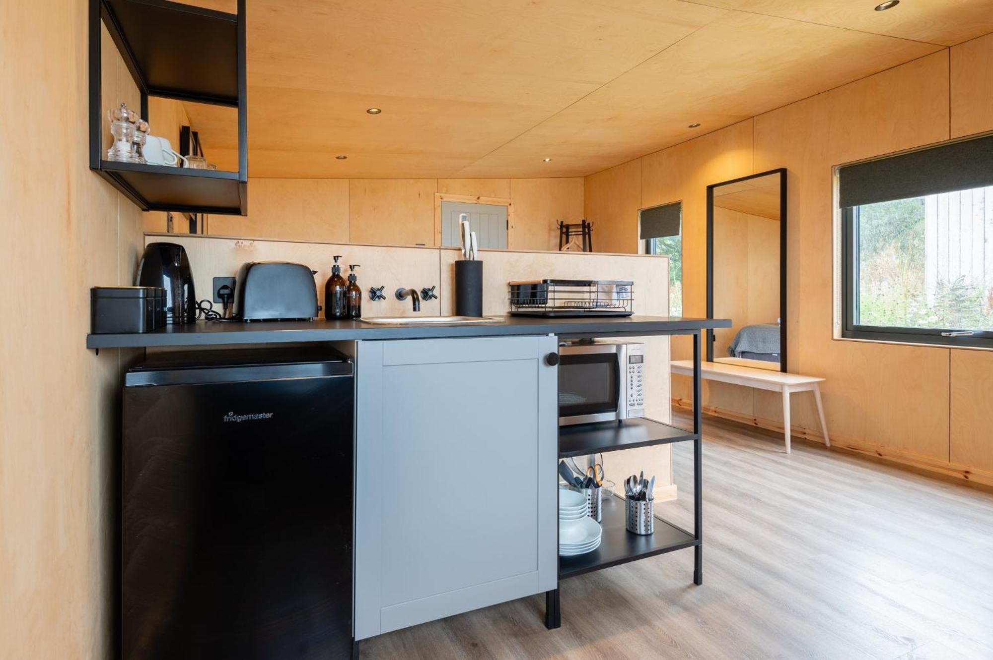 Rustic Cabins, Sea Views From Rewilded Farm With Highland Cows เซนต์แอนดรูว์ ภายนอก รูปภาพ