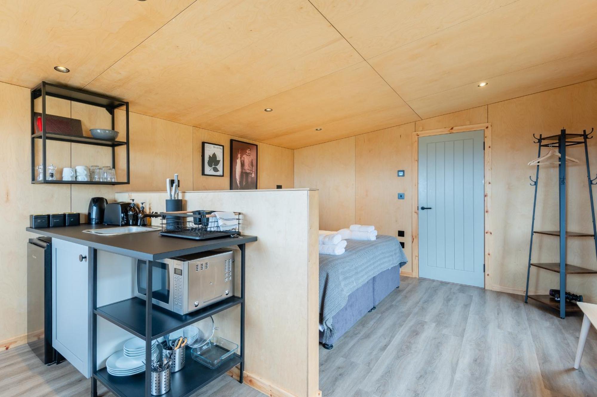Rustic Cabins, Sea Views From Rewilded Farm With Highland Cows เซนต์แอนดรูว์ ภายนอก รูปภาพ