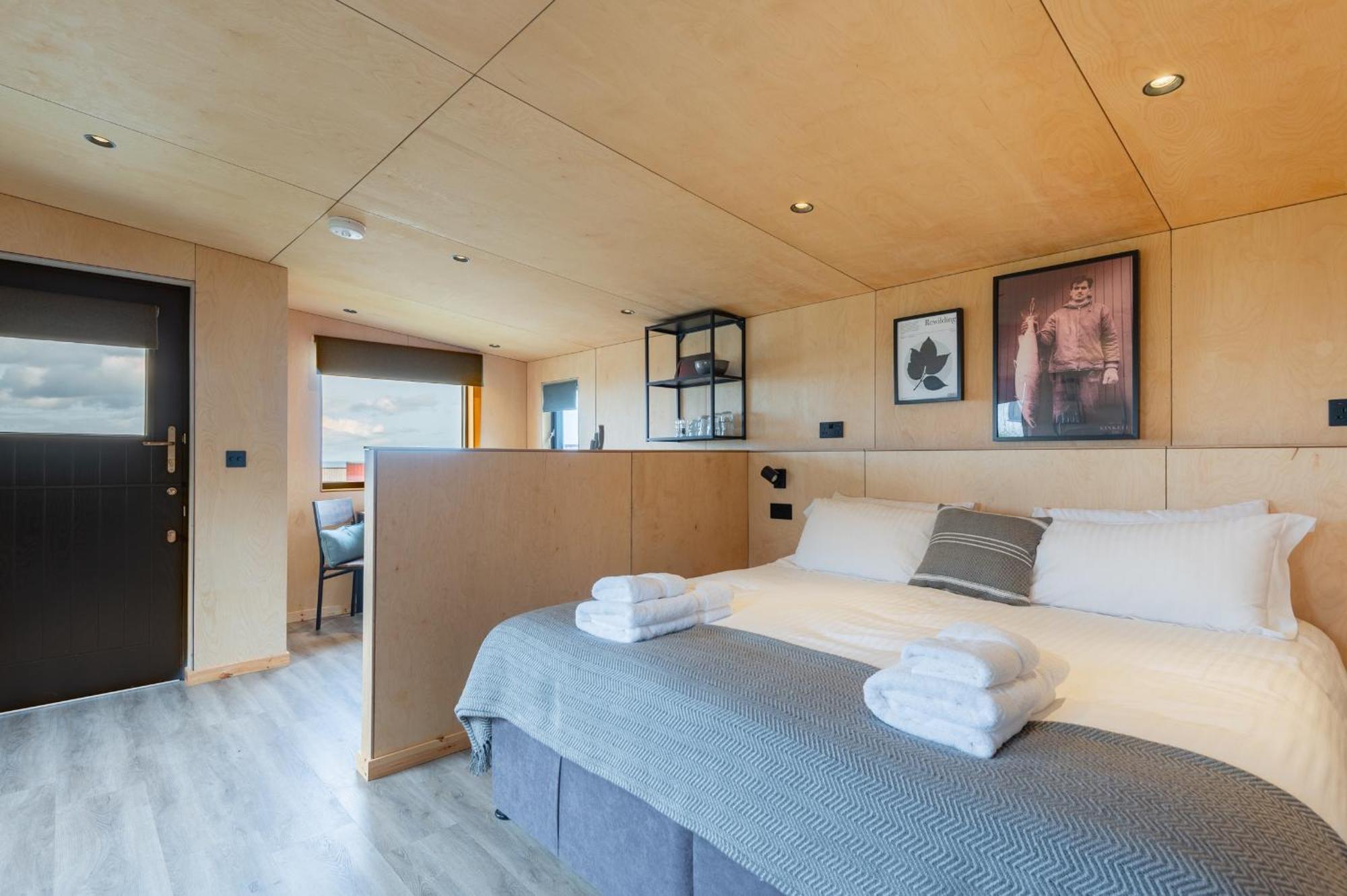 Rustic Cabins, Sea Views From Rewilded Farm With Highland Cows เซนต์แอนดรูว์ ภายนอก รูปภาพ